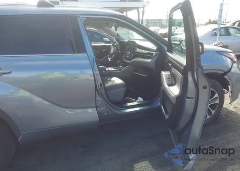 2021 Toyota Highlander Hybrid Xle z USA, uszkodzony, nr VIN 5TDHARAHXMS008862